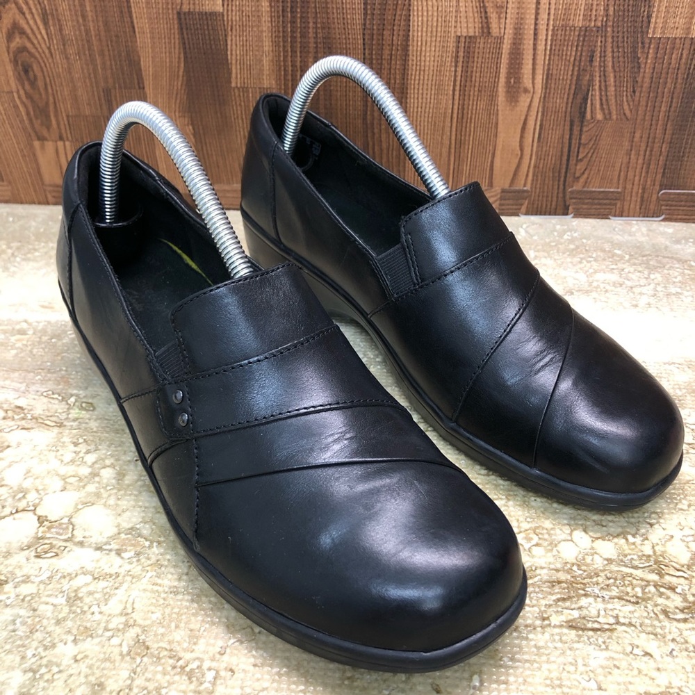 Clarks Women's May Marigold Slip-On Loafer Size 9W